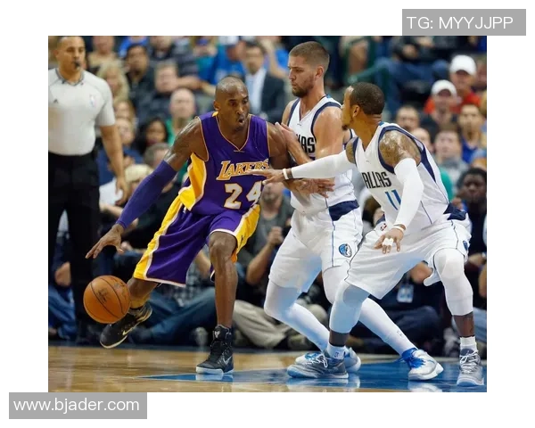 科比在对阵小牛时狂砍52分的传奇表现回顾与分析