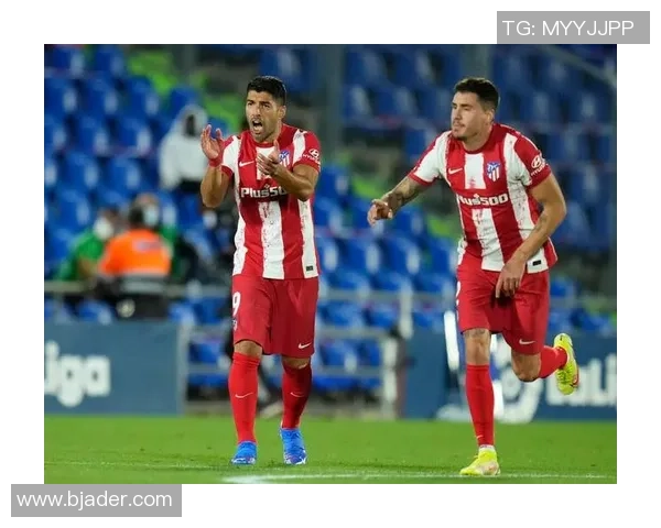 费内巴切与贝尔格莱德的激烈对决揭示了足球战术的精彩与魅力